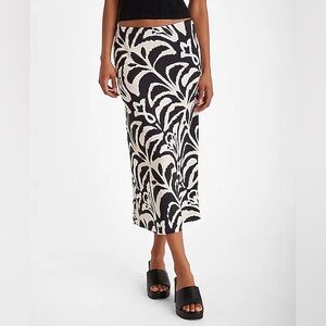 Express High Waisted Satin Printed Midi Skirt in Small